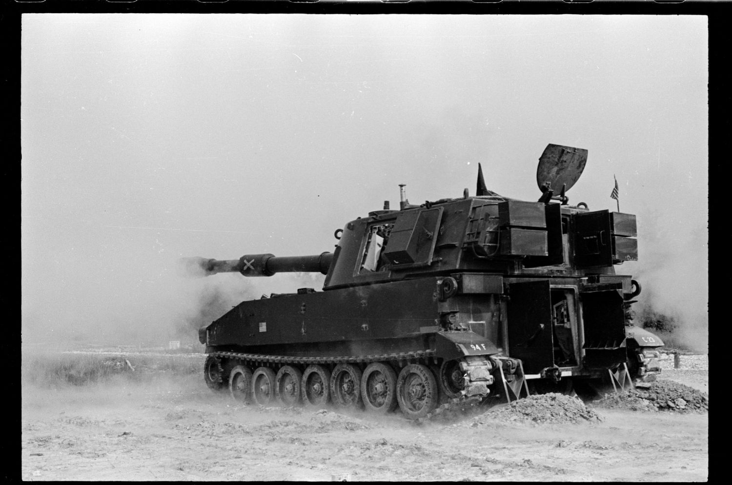 s/w-Fotografie: Übung der C Battery, 94th Field Artillery auf einem Truppenübungsplatz in West-Deutschland