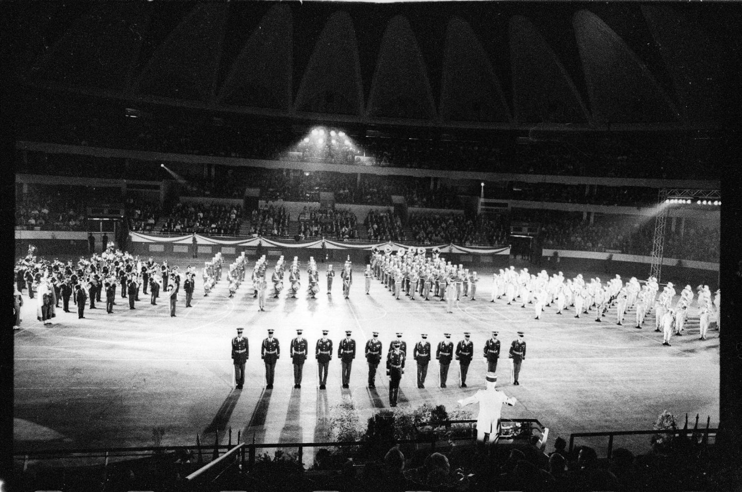 s/w-Fotografie: Auftritt des Berlin Brigade Drill Team in Lyon, Frankreich