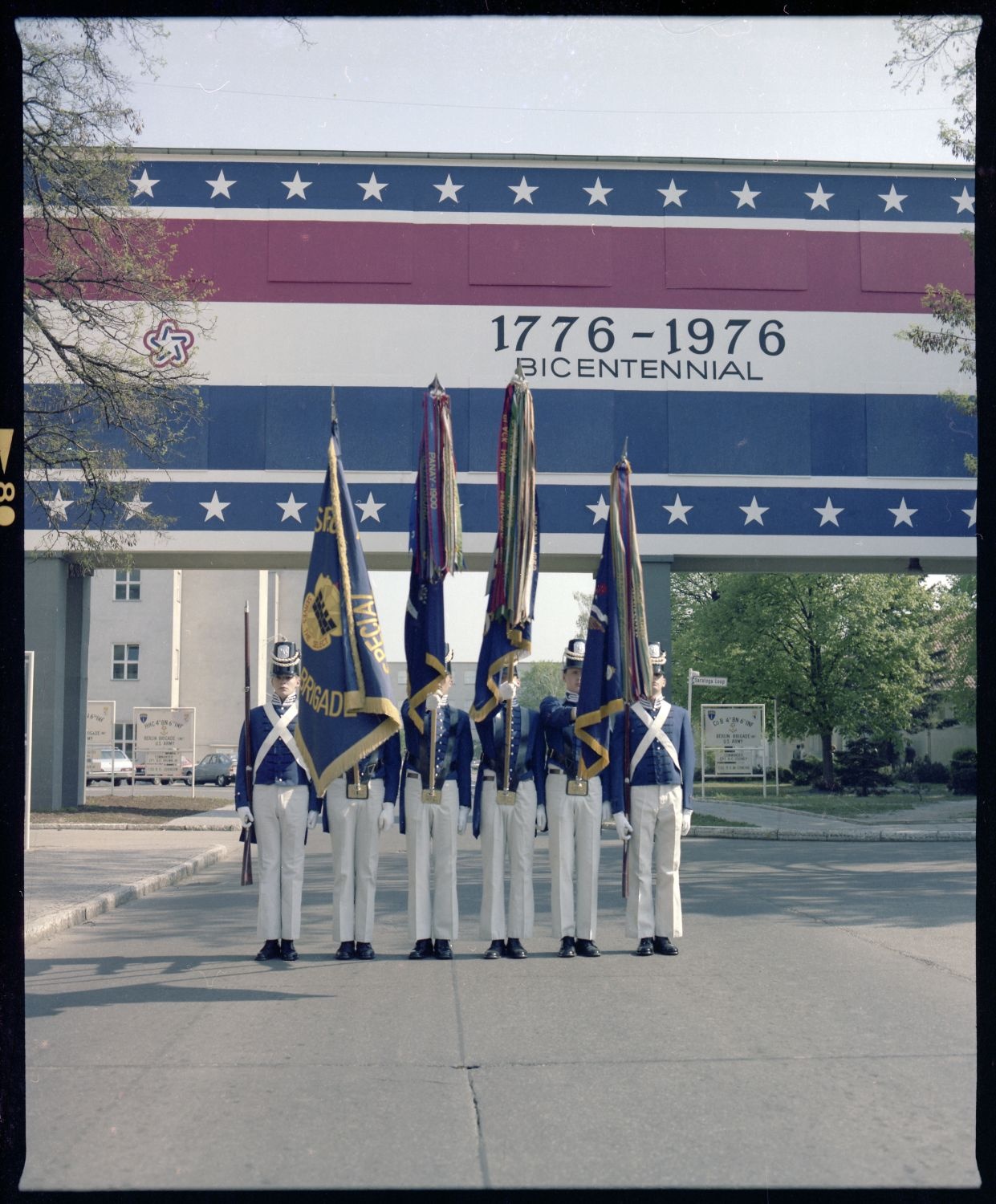 Fotografie: Wandbild zum 200. Jahrestag der Unabhängigkeitserklärung der USA in den McNair Barracks in Berlin-Lichterfelde