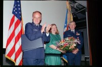 Fotografie: Verabschiedung von Lieutenant Colonel Petty, Commander U.S. Air Force Technical Assistance Field Team, in Berlin-Tempelhof