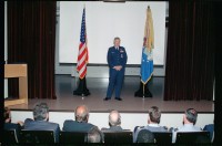 Fotografie: Verabschiedung von Lieutenant Colonel Petty, Commander U.S. Air Force Technical Assistance Field Team, in Berlin-Tempelhof
