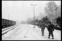 S/w-Fotografie: Verladung von Kampfpanzern der U.S. Army Berlin Brigade am Bahnhof Lichterfelde-West
