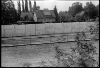 S/w-Fotografie: Berliner Mauer, Grenzstreifen An der Stammbahn in Kleinmachnow
