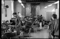 S/w-Fotografie: Blutspende von Soldaten der U.S. Army Berlin Brigade in West-Berlin
