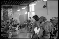 S/w-Fotografie: Blutspende von Soldaten der U.S. Army Berlin Brigade in West-Berlin