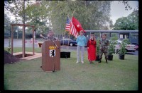 Fotografie: Baumpflanzung zum Constitution Day der USA an der Clayallee in Berlin-Dahlem