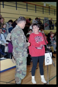 Fotografie: Town Hall Meeting der US-Community mit Brigadier General Sidney Shachnow im Cole Sports Center in Berlin-Dahlem