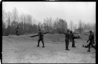S/w-Fotografie: Übung zur Gewässerüberquerung der 42nd Engineer Company der U.S. Army Berlin Brigade