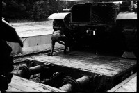 S/w-Fotografie: Transport von Militärfahrzeugen der U.S. Army Berlin Brigade anlässlich einer Truppenübung in Grafenwöhr in Bayern