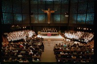 Fotografie: Allied Carol Service, Alliierter Weihnachtsliederabend, in der Kaiser-Wilhelm-Gedächtniskirche in Berlin-Charlottenburg