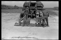 S/w-Fotografie: Übung der C Battery, 94th Field Artillery auf einem Truppenübungsplatz in West-Deutschland