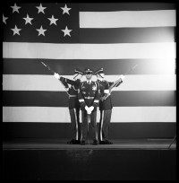 S/w-Fotografie: Vorführung des Berlin Brigade Drill Team in den McNair Barracks in Berlin-Lichterfelde