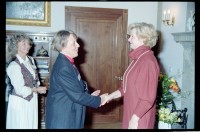 Fotografie: Empfang für Frauen der US-Community in der Residenz des US-Stadtkommandanten in Berlin-Dahlem