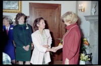 Fotografie: Empfang für Frauen der US-Community in der Residenz des US-Stadtkommandanten in Berlin-Dahlem