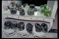 Fotografie: Unteroffiziere der U.S. Army Berlin Brigade zu Besuch in der Residenz von Brigadier General Sidney Shachnow in Berlin-Dahlem