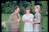 Fotografie: Informelles Treffen mit sowjetischen Offizieren in der Residenz von Brigadier General Sidney Shachnow in Berlin-Dahlem