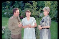 Fotografie: Informelles Treffen mit sowjetischen Offizieren in der Residenz von Brigadier General Sidney Shachnow in Berlin-Dahlem
