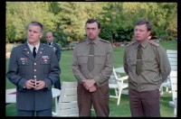 Fotografie: Informelles Treffen mit sowjetischen Offizieren in der Residenz von Brigadier General Sidney Shachnow in Berlin-Dahlem