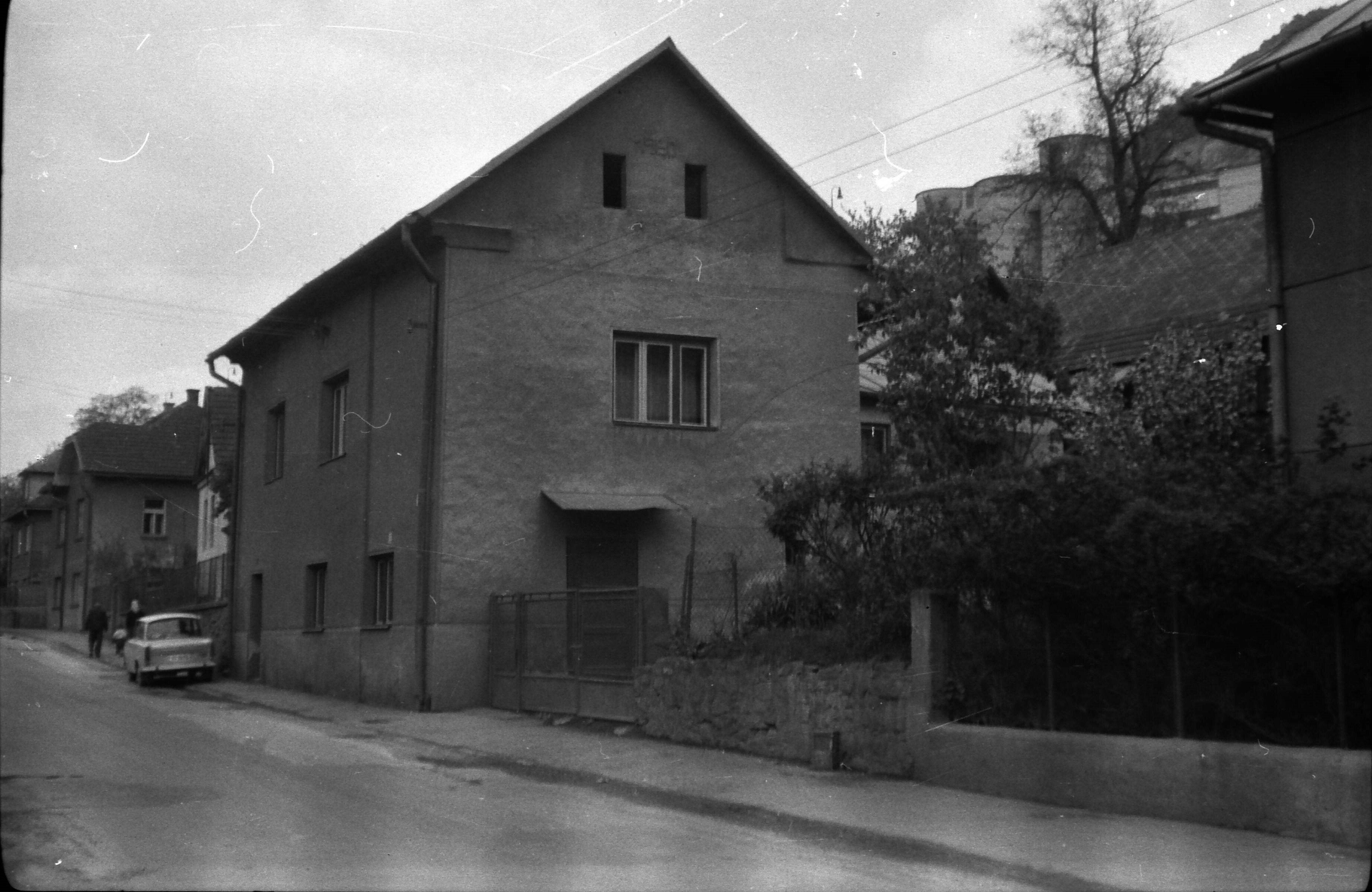 Kovácsműhely és lakás, múlt századi emeletes épülete (MTA BTK Néprajztudományi Intézet CC BY-NC-SA)