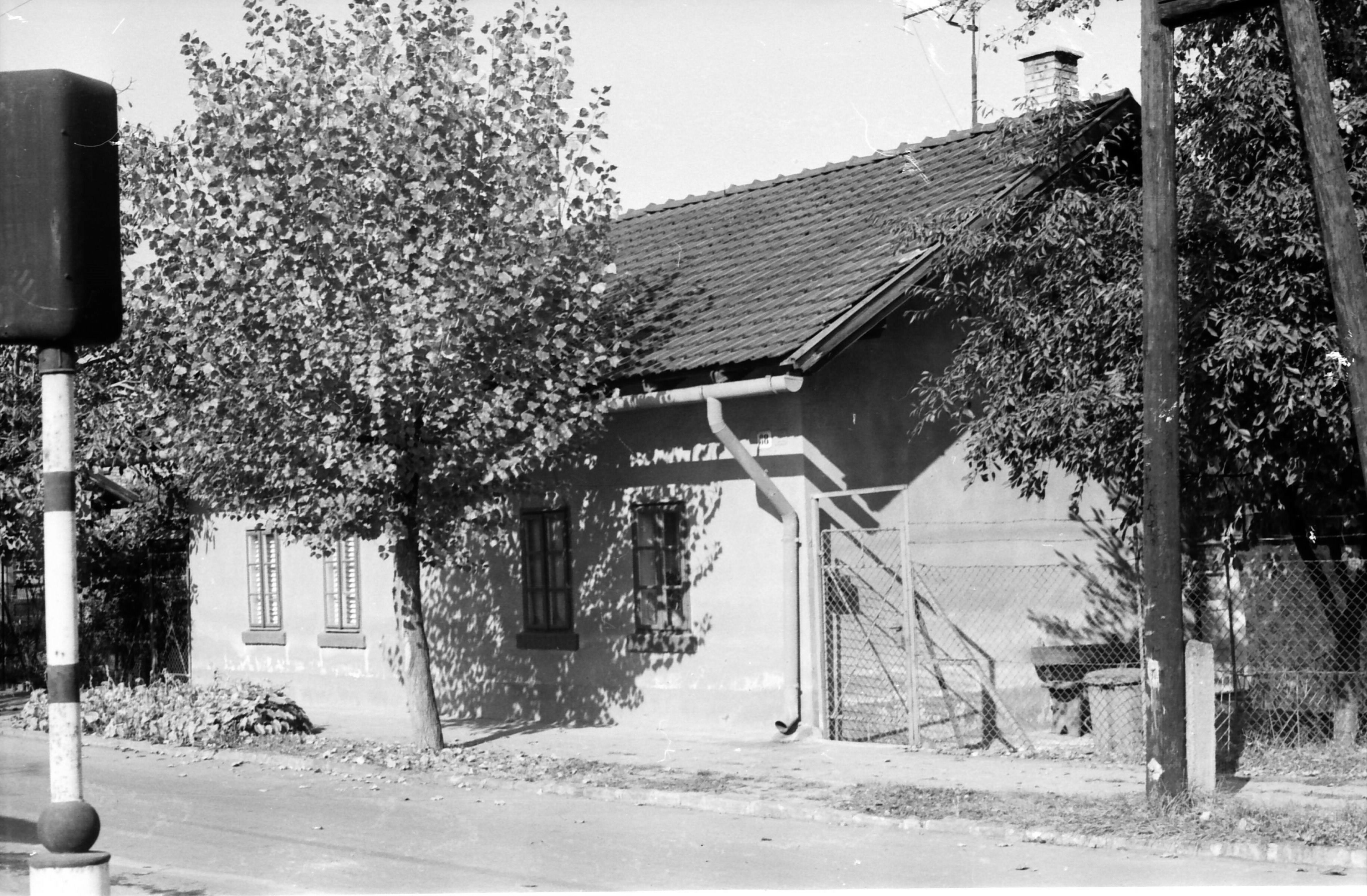 Lakóház, vasgyári lakótelep, Alsószinva utca (MTA BTK Néprajztudományi Intézet CC BY-NC-SA)