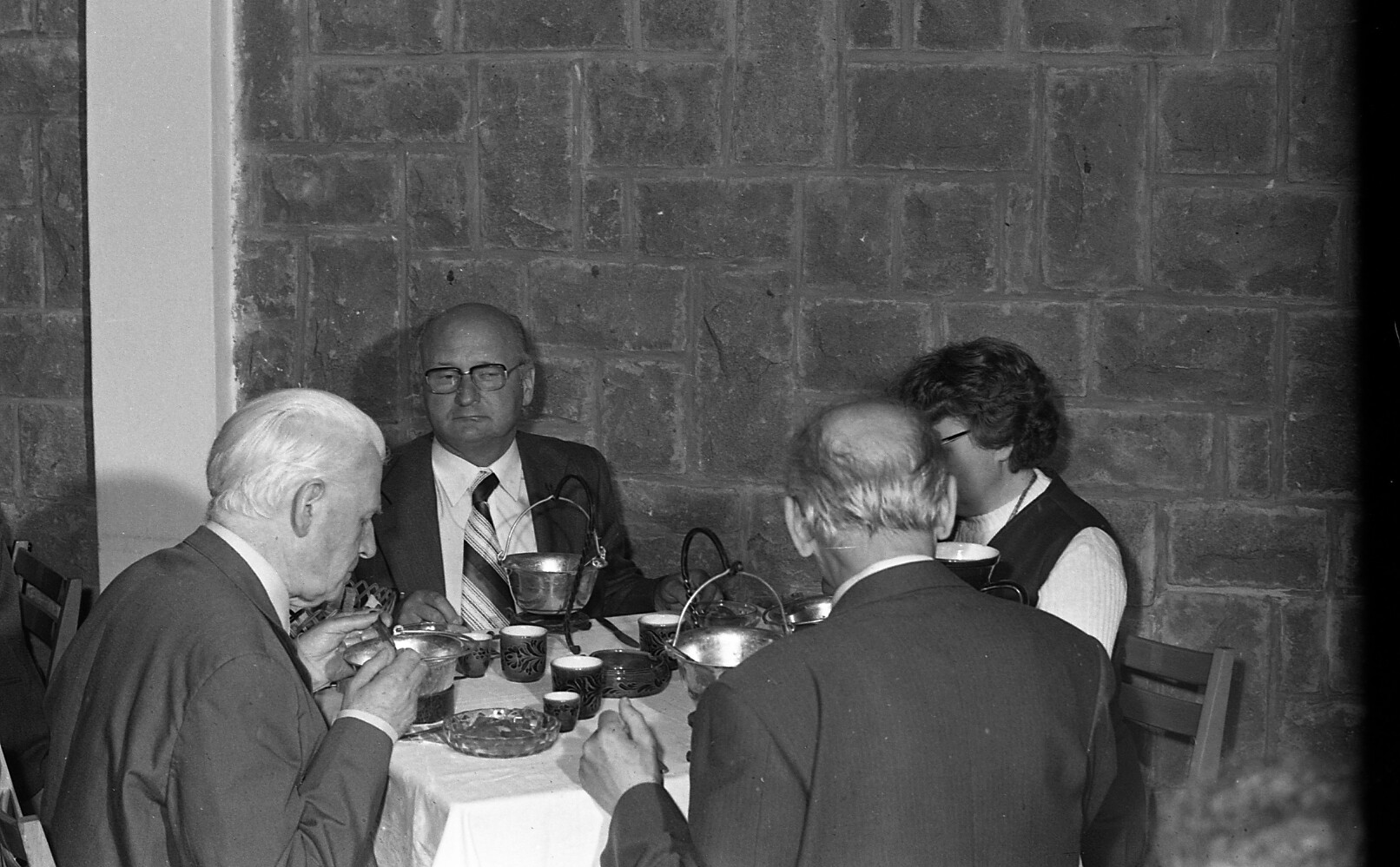 E. N. A. 5 Vacsora. Presch, R.; Niederer, L.; Niederer, A.; Mertens, P.J. (MTA BTK NTI CC BY-NC-SA)