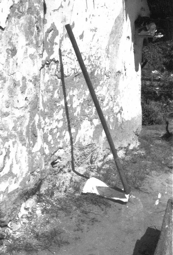 Kapa, „Lapjázó kapa” (szőlőkapa) nyéllel, félprofilból (MTA BTK Néprajztudományi Intézet CC BY-NC-SA)