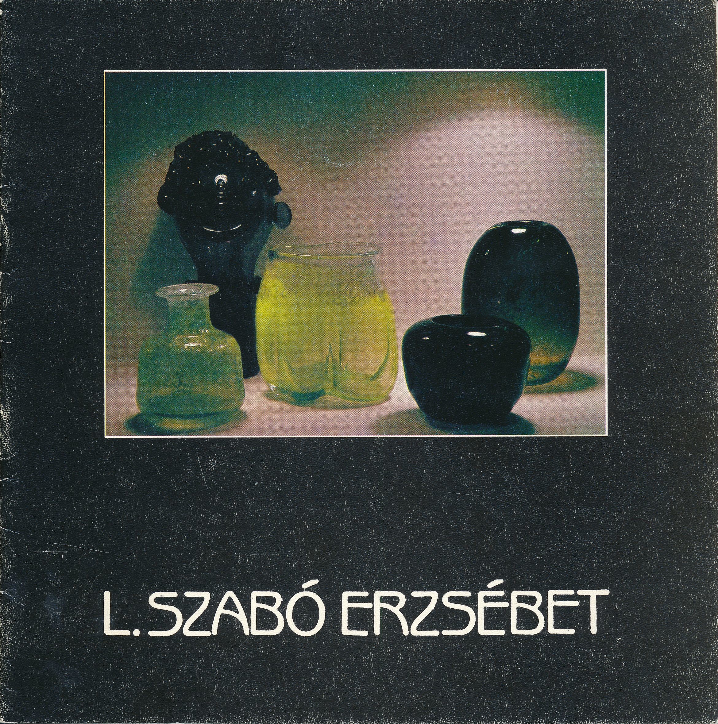 L. Szabó Erzsébet üvegtervező iparművész kiállítása Ernst Múzeum 1988 (Design DigiTár – Iparművészeti archívum CC BY-NC-SA)