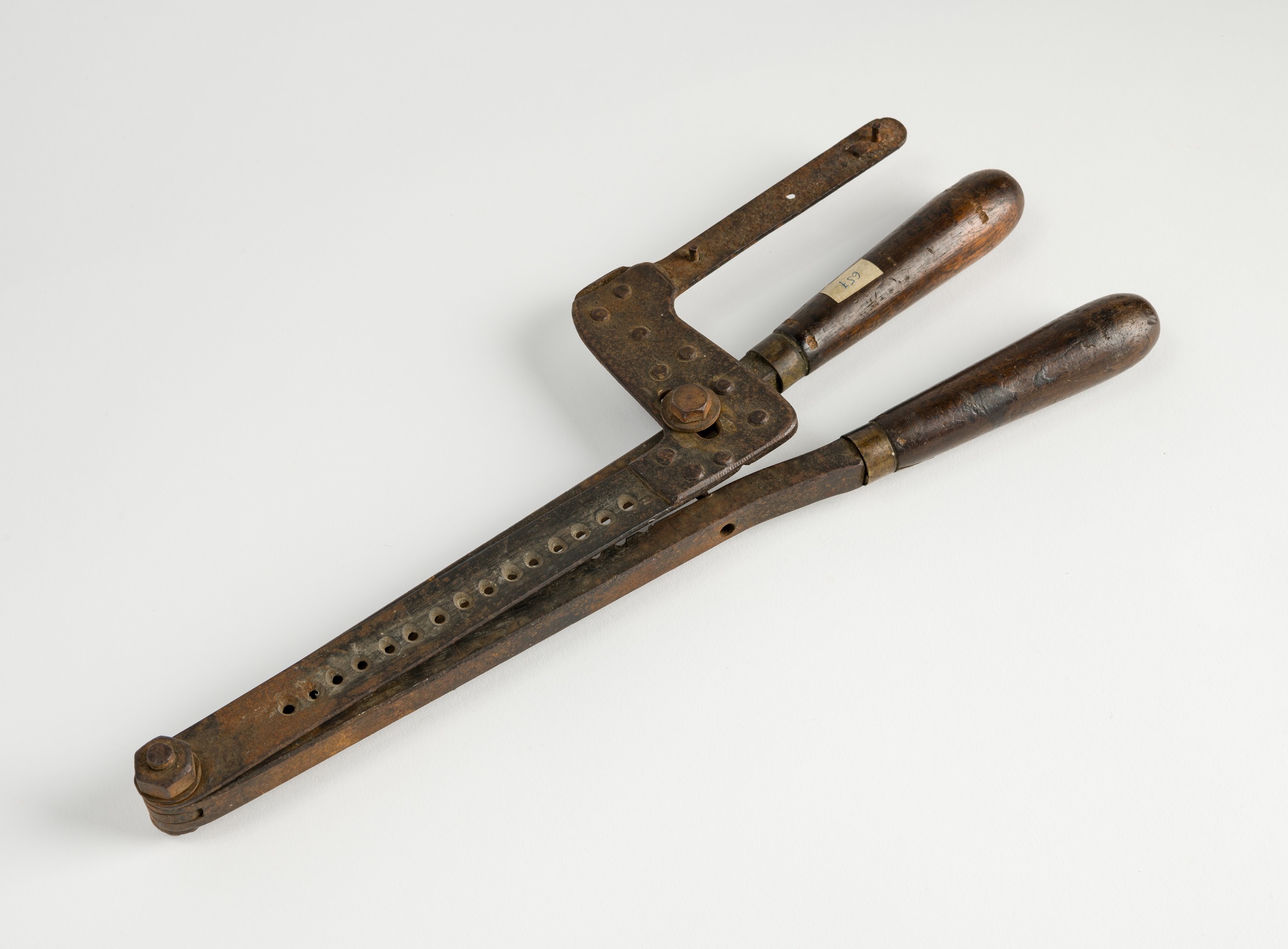 Vadászpuskához sörétöntő (fém, fanyéllel) (Hegyvidéki Helytörténeti Gyűjtemény CC BY-NC-SA)
