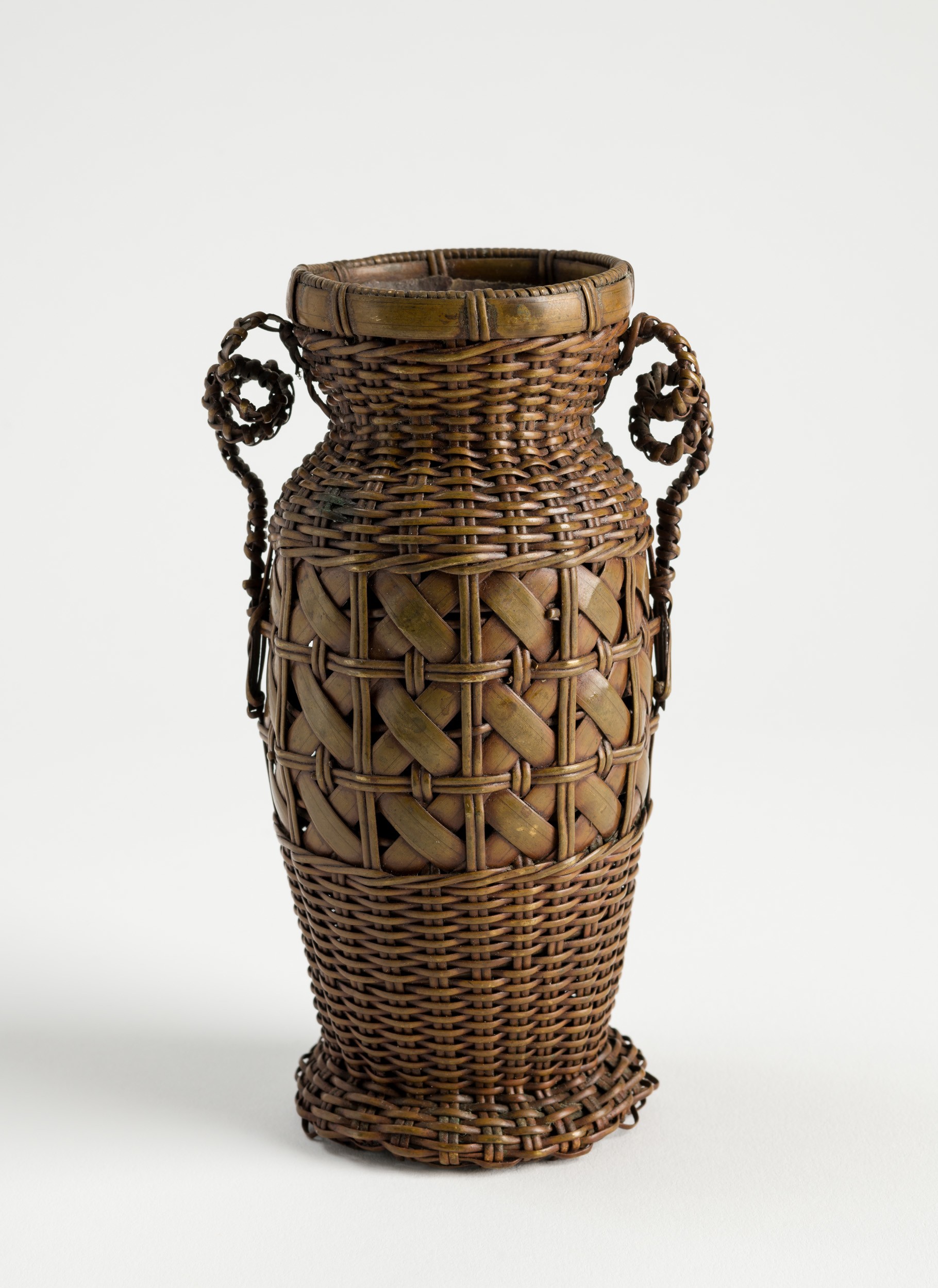 Váza sárgarézből (Hegyvidéki Helytörténeti Gyűjtemény CC BY-NC-SA)