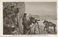 Életkép a frontról. Fénykép után készült propaganda levelezőlap az I. világháborúból.
