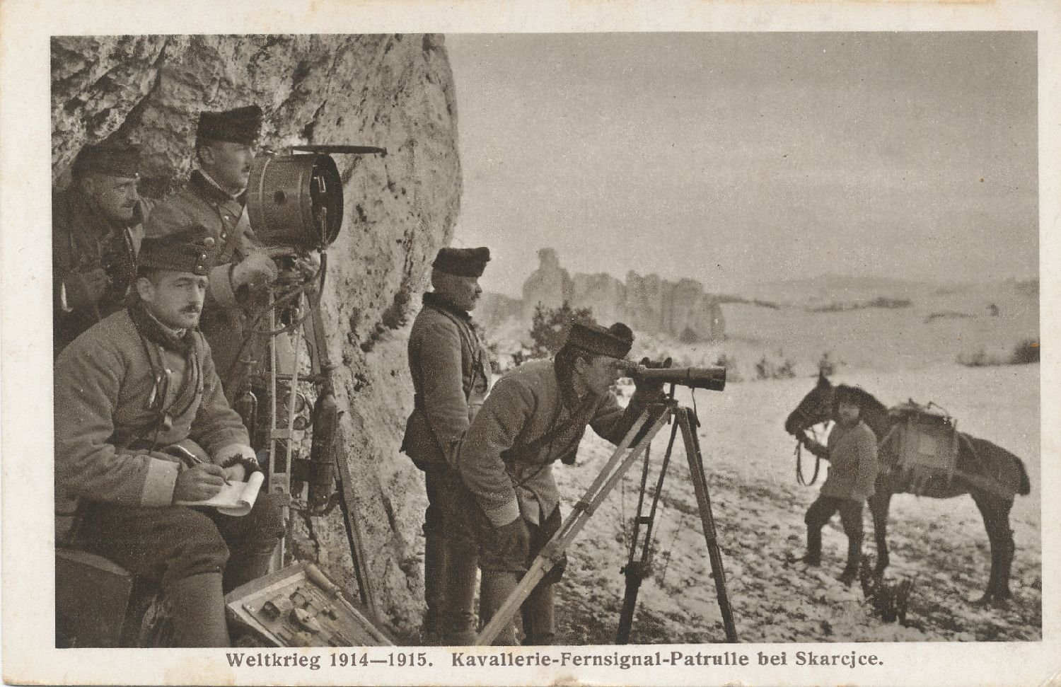 Életkép a frontról. Fénykép után készült propaganda levelezőlap az I. világháborúból. Nyomat. (Budapesti Történeti Múzeum CC BY-NC-SA)