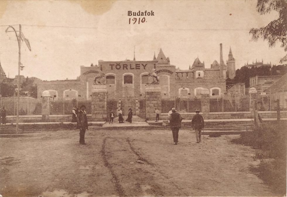 Budafoki látkép a Törley pezsgőgyárral 1910 (Promontor - Budafoki Polgárok Gyűjteménye CC BY-NC-SA)