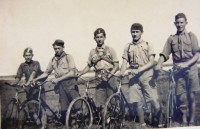 Ifj. Wahr Ern&#337; és budafoki cserkészek kerékpár kirándulása 1935-ben