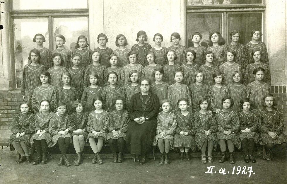 A Kossuth Lajos utcai iskola lány osztálya (1927) (Promontor - Budafoki Polgárok Gyűjteménye CC BY-NC-SA)