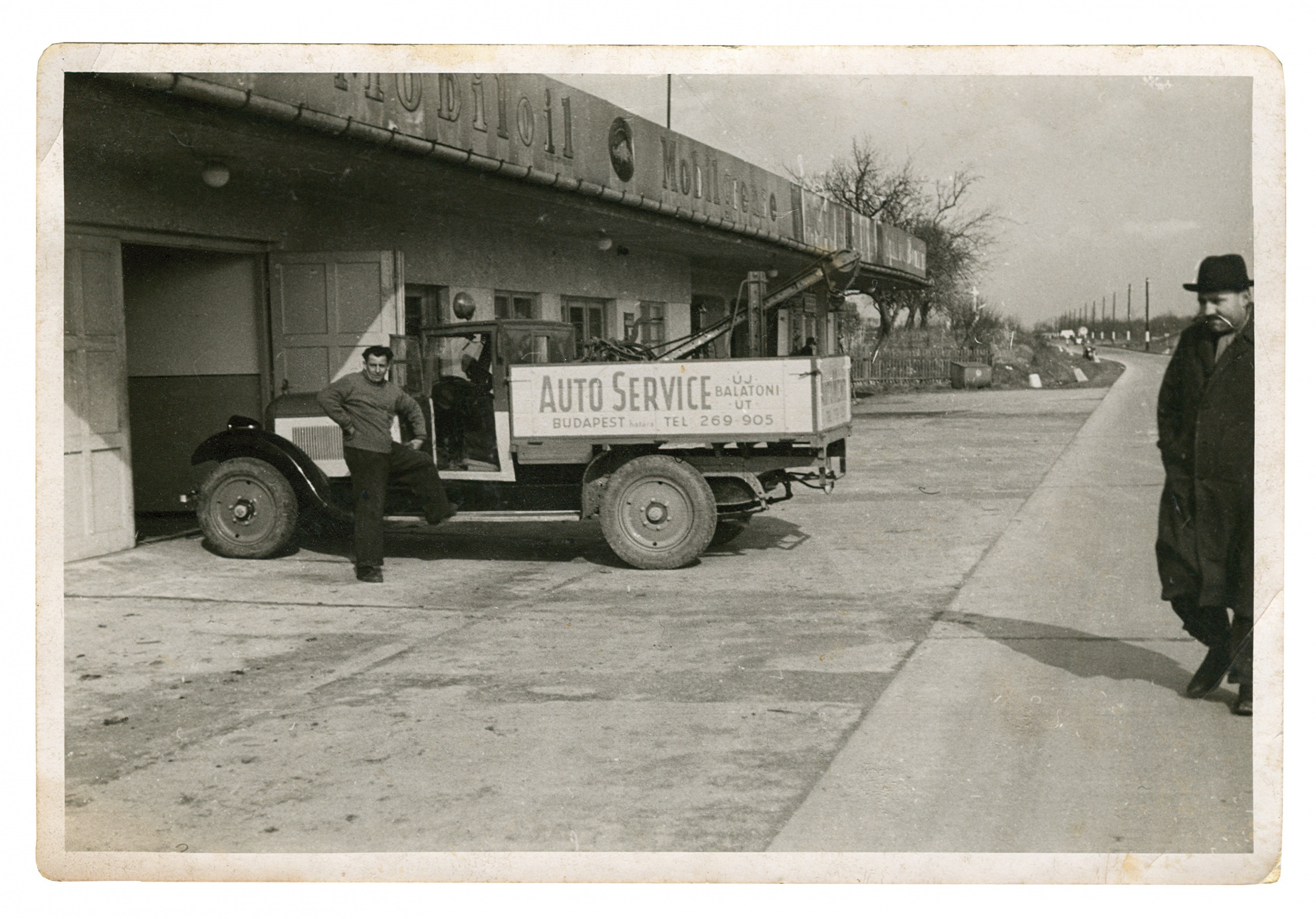 A benzinkút 1940-ben (Landthaller Tasziló CC BY-NC-SA)