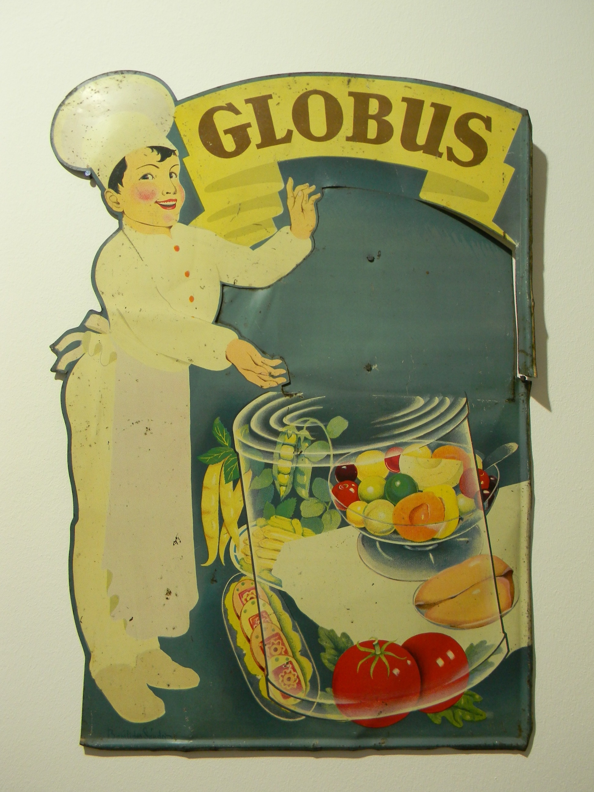 Globus konzerv reklámtáblája (Magyar Kereskedelmi és Vendéglátóipari Múzeum CC BY-NC-SA)