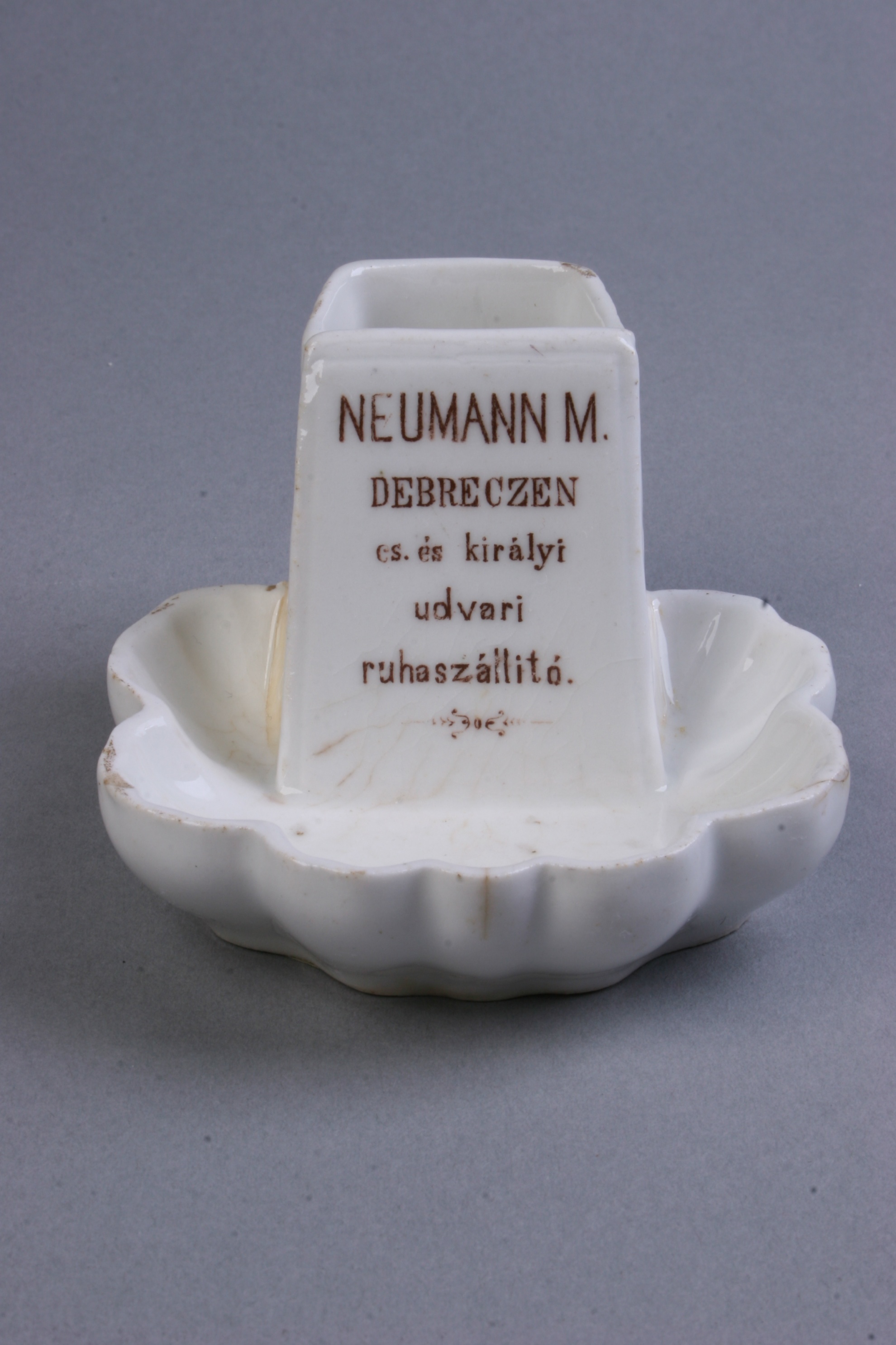 reklám gyufatartó Neumann M. Budapest (Magyar Kereskedelmi és Vendéglátóipari Múzeum CC BY-NC-SA)