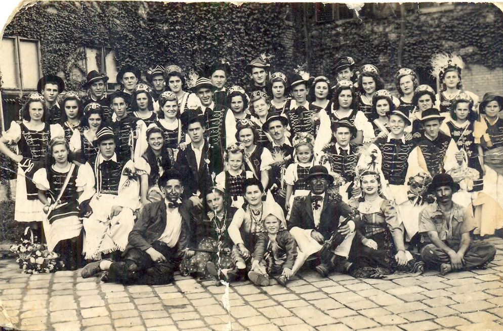 Szüreti felvonulás szereplői 1947 (Cziffra György Nagytétényi Kulturális Központ - Helytörténeti Gyűjtemény CC BY-NC-SA)