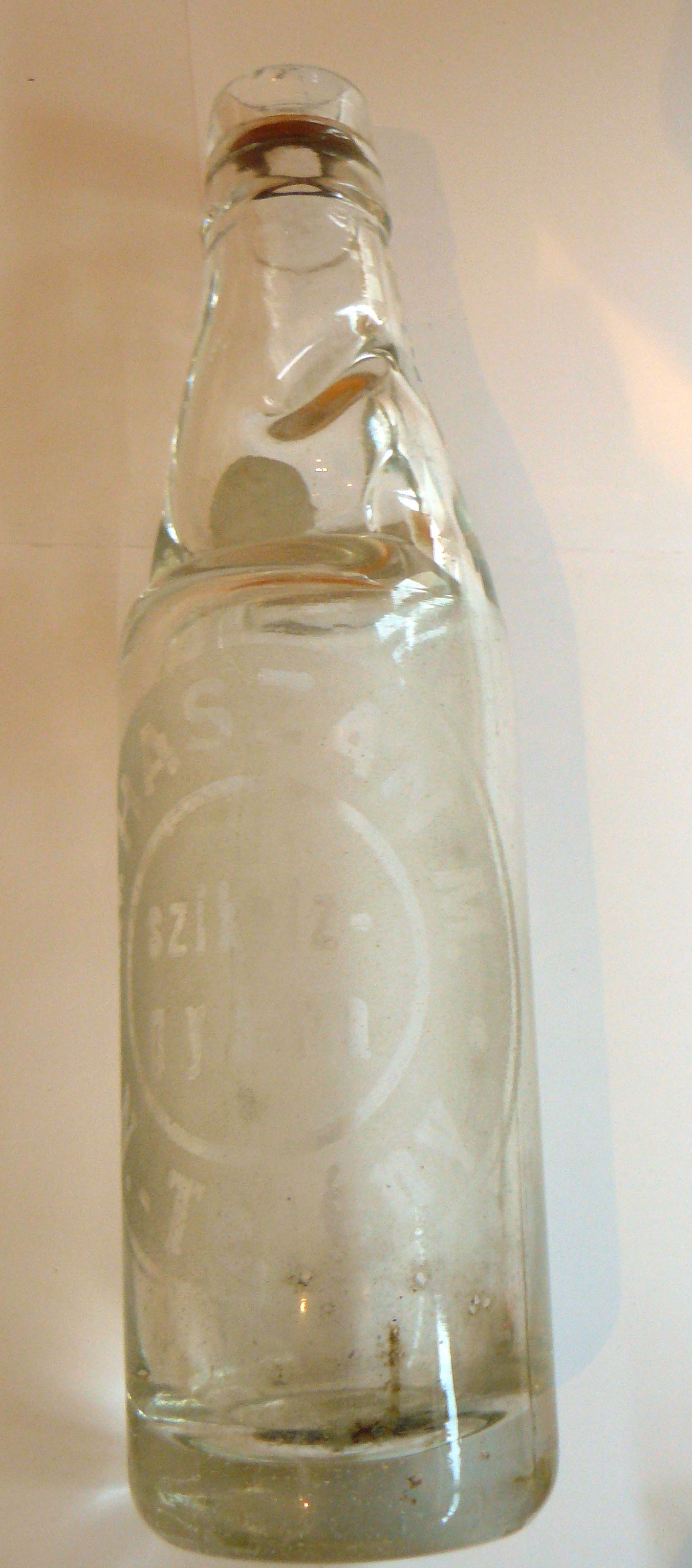 Golyós szikvizes üveg (Cziffra György Nagytétényi Kulturális Központ - Helytörténeti Gyűjtemény CC BY-NC-SA)