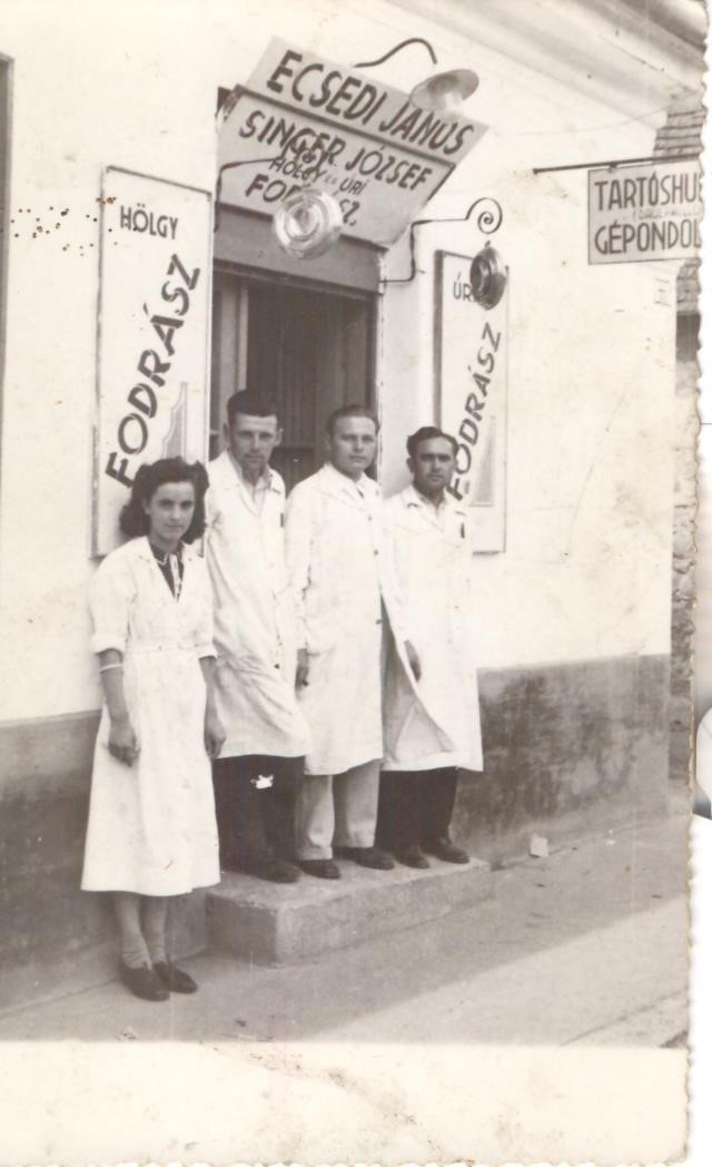 Az Ecsedi fodrászat Nagytétényben 1939 (Cziffra György Nagytétényi Kulturális Központ - Helytörténeti Gyűjtemény CC BY-NC-SA)