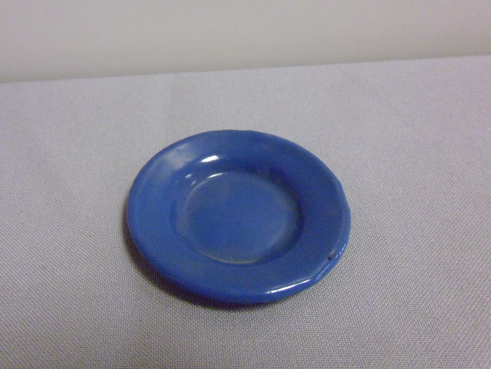 Gyermekjáték Lapos tányér fém világos kék zománcos (Tomory Lajos Pedagógiai és Helytörténeti Gyűjtemény CC BY-NC-SA)