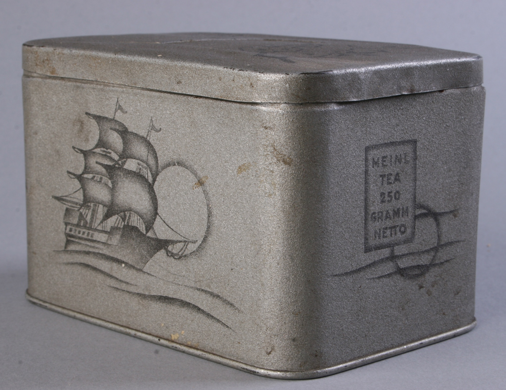 Julius Meinl teás doboz (Magyar Kereskedelmi és Vendéglátóipari Múzeum CC BY-NC-SA)