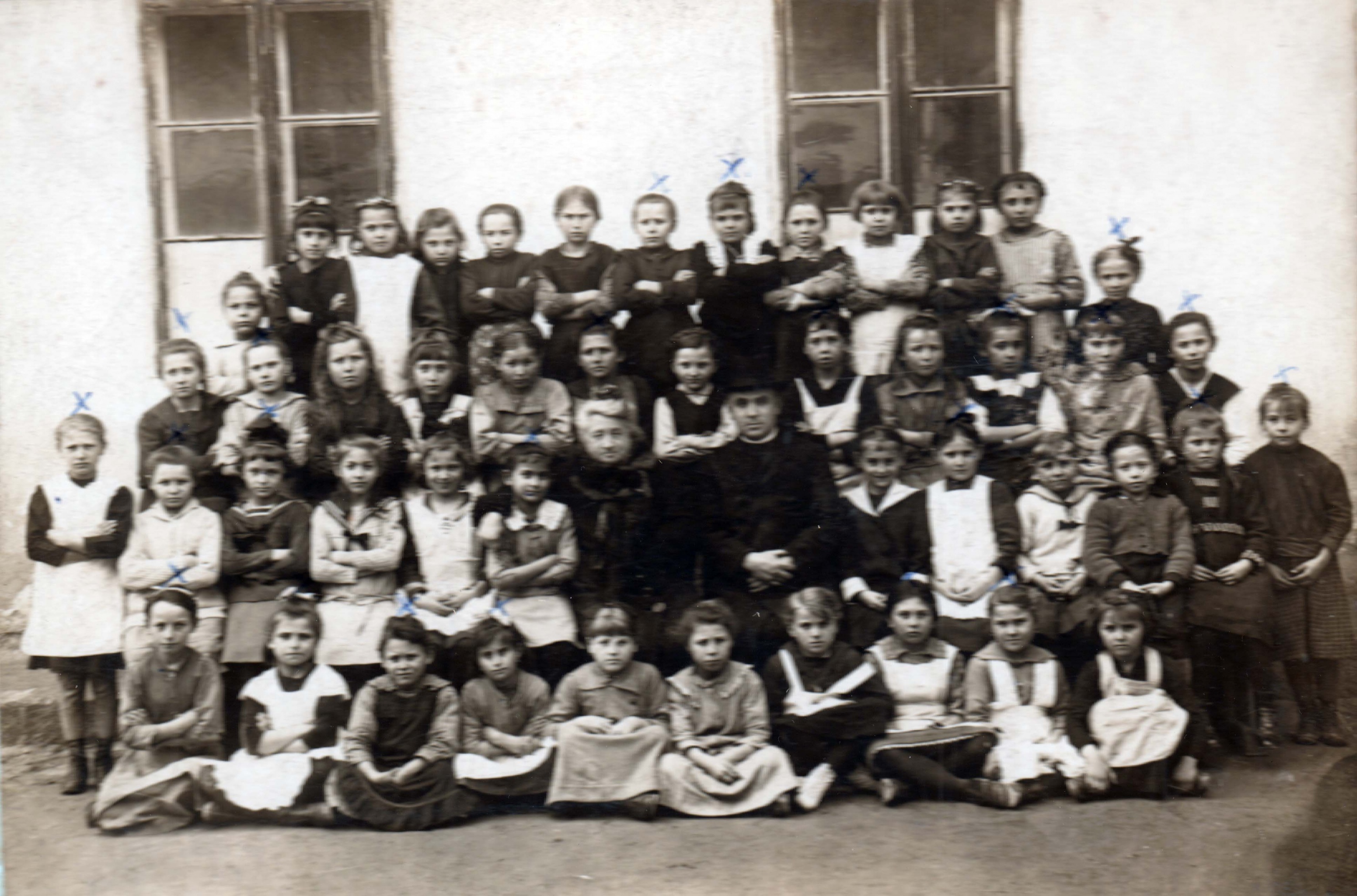 A nagytétényi katolikus polgári leányiskola tanulói 1920-21 (Cziffra György Nagytétényi Kulturális Központ - Helytörténeti Gyűjtemény CC BY-NC-SA)