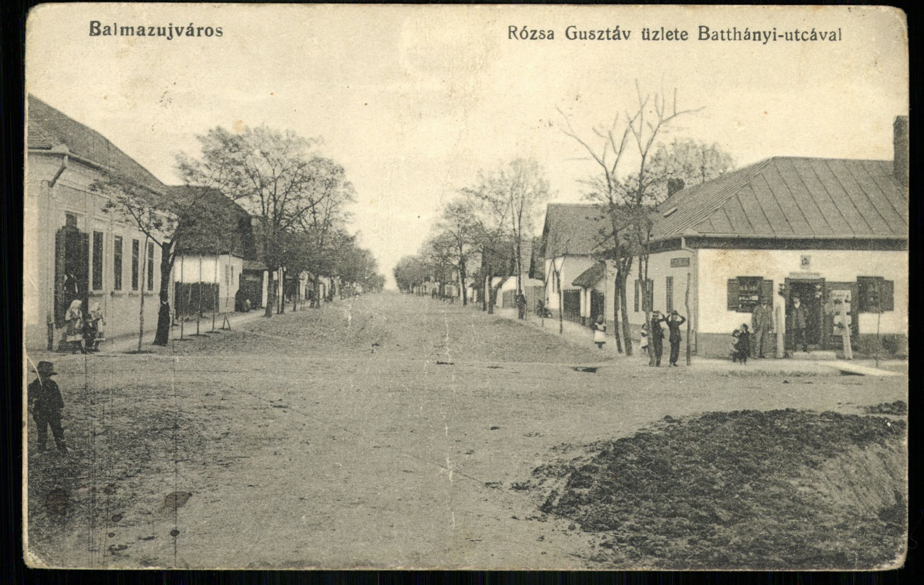 Balmazújváros; Rózsa Gusztáv üzlete Batthyányi utcával (Magyar Kereskedelmi és Vendéglátóipari Múzeum CC BY-NC-SA)