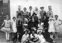 A Nagytétényi Polgári Leányiskola tanulói „Juliska álma” című előadása 1929 tavaszán