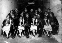 A Nagytétényi Iparos Kör és a Nagytétényi Iparos és Sport Egylet táncmulatságának nyitópárjai 1926-27