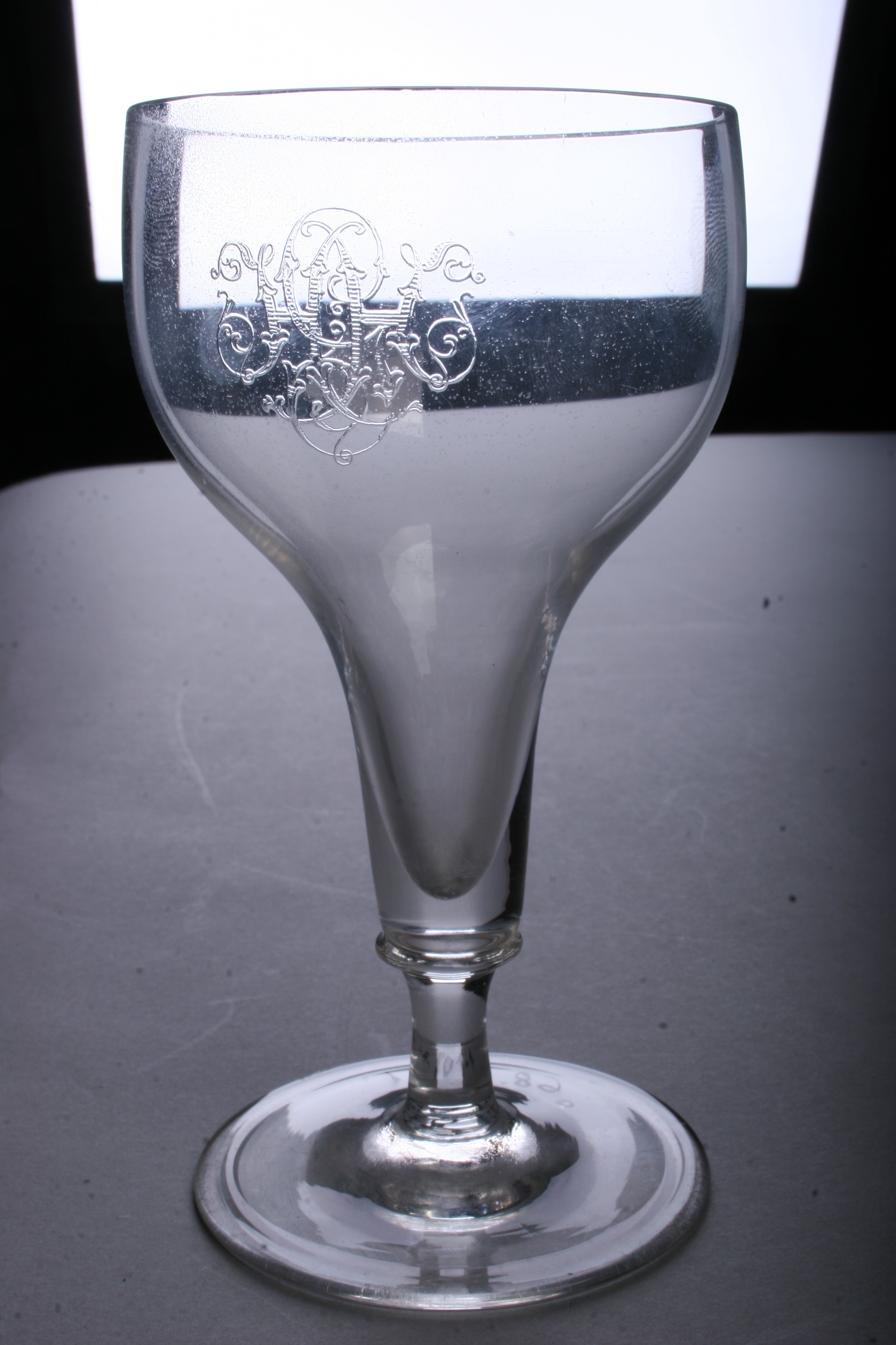 koktélos pohár (Magyar Kereskedelmi és Vendéglátóipari Múzeum CC BY-NC-SA)