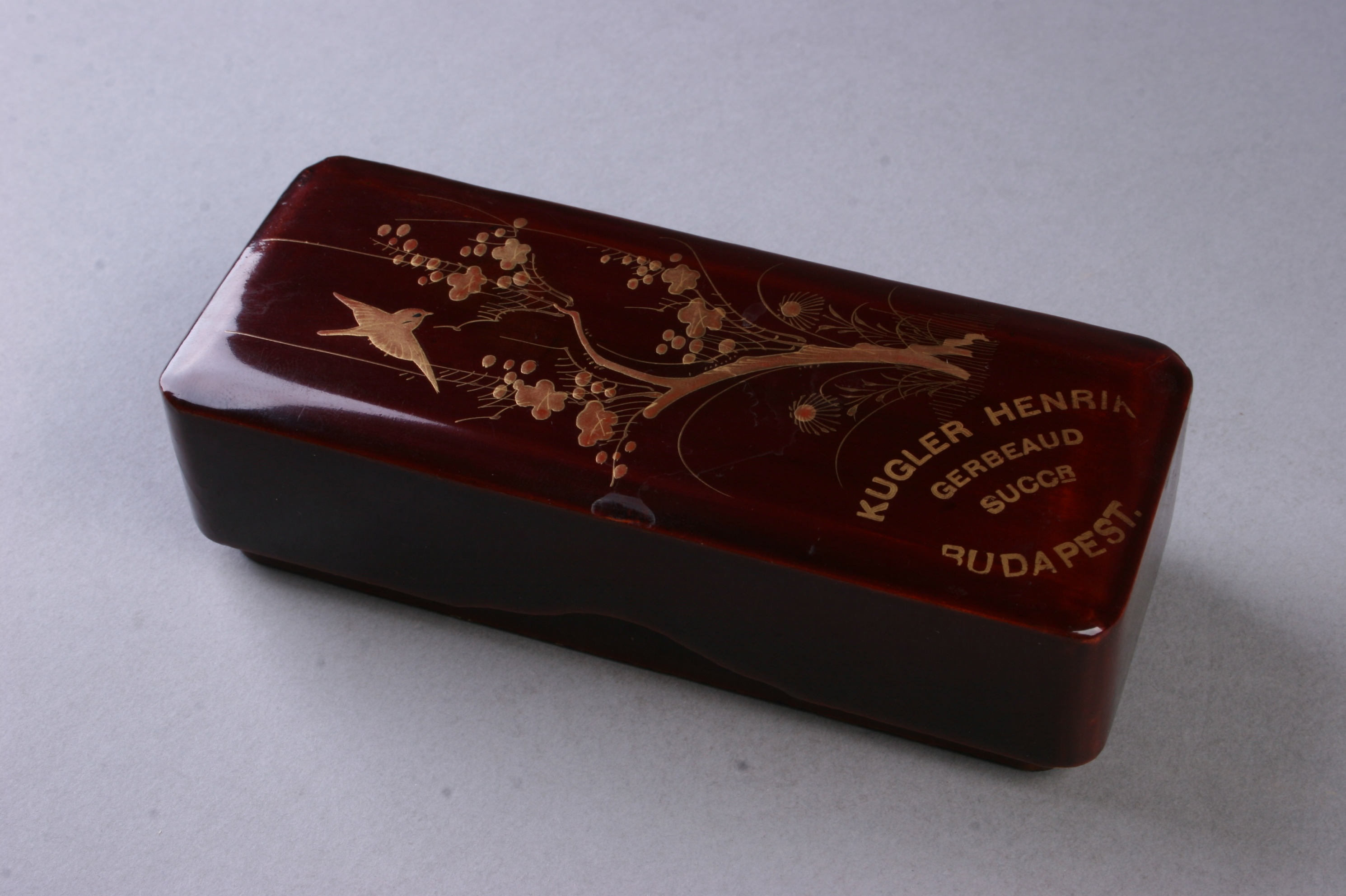 bonbonos doboz (Magyar Kereskedelmi és Vendéglátóipari Múzeum CC BY-NC-SA)