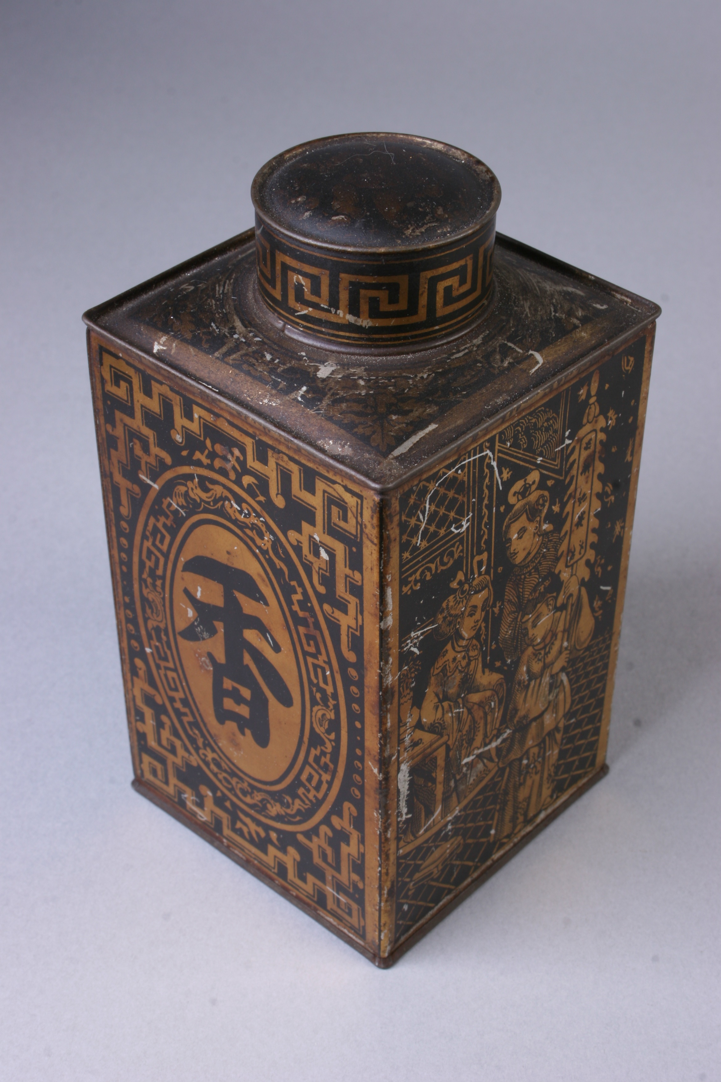 teás doboz és fedele (Magyar Kereskedelmi és Vendéglátóipari Múzeum CC BY-NC-SA)