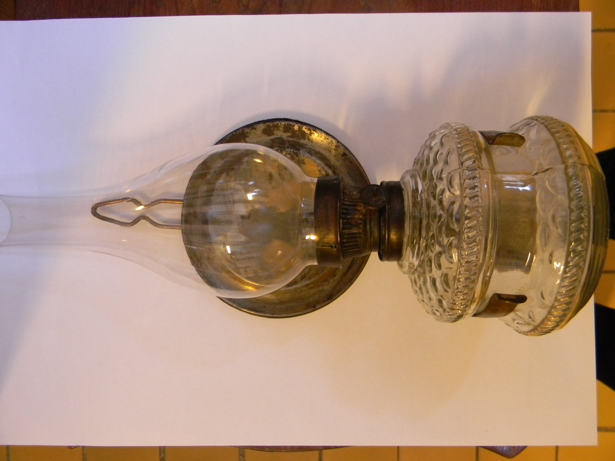 Petróleumlámpa üveg vilinderrel (Magyar Kereskedelmi és Vendéglátóipari Múzeum CC BY-NC-SA)
